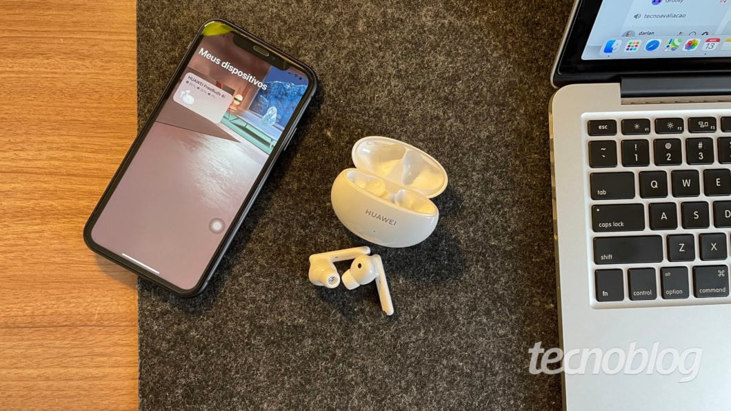 Huawei Freebuds 4i (Imagem: Darlan Helder/Tecnoblog)