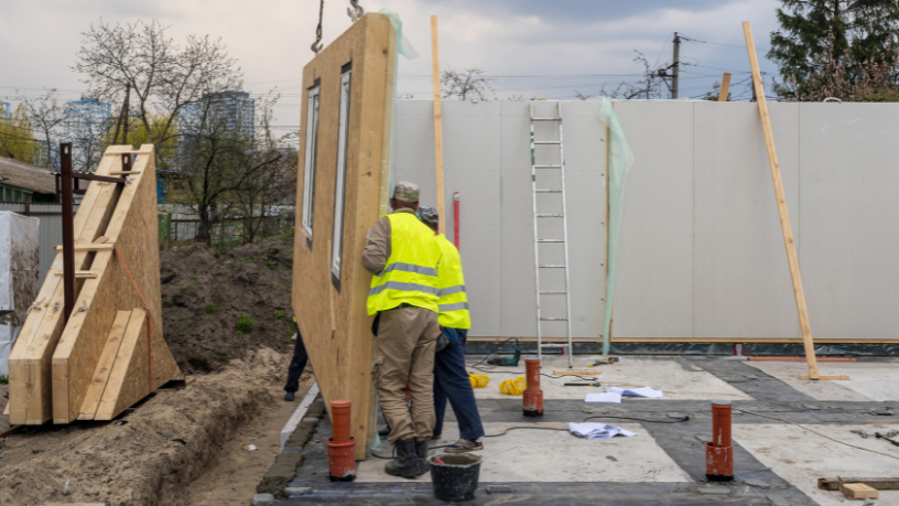 Veja com Paulo Twiaschor quais são os materiais mais eficientes na construção modular e como aplicá-los com inteligência.